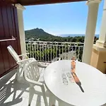 2p With Pool Near The Sea
