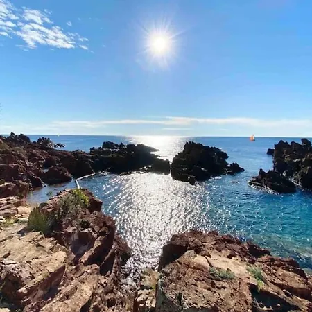 2p With Pool Near The Sea Apartment *