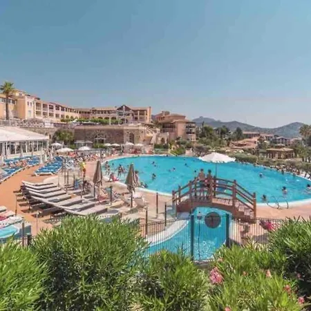 Apartment 2P With Pool Near The Sea