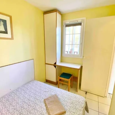 Lägenhet 2p With Pool Near The Sea