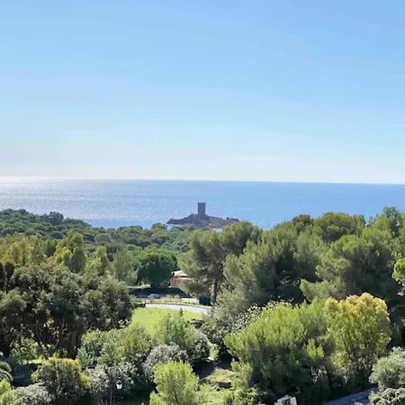 2p With Pool Near The Sea *