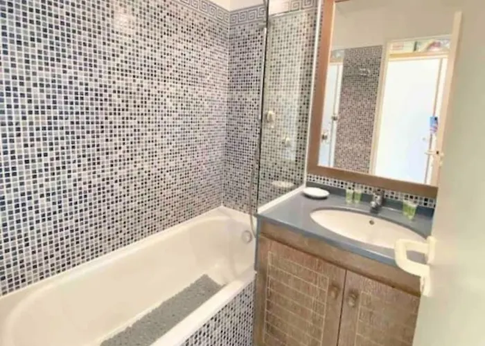 2p With Pool Near The Sea Apartment Saint-Raphaël