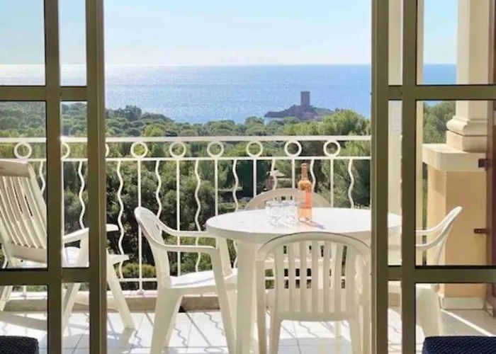 2p With Pool Near The Sea *