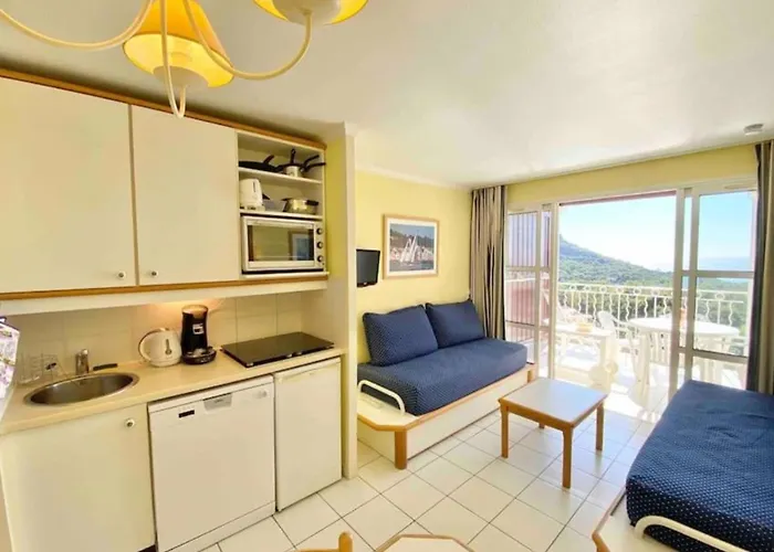 2p With Pool Near The Sea *